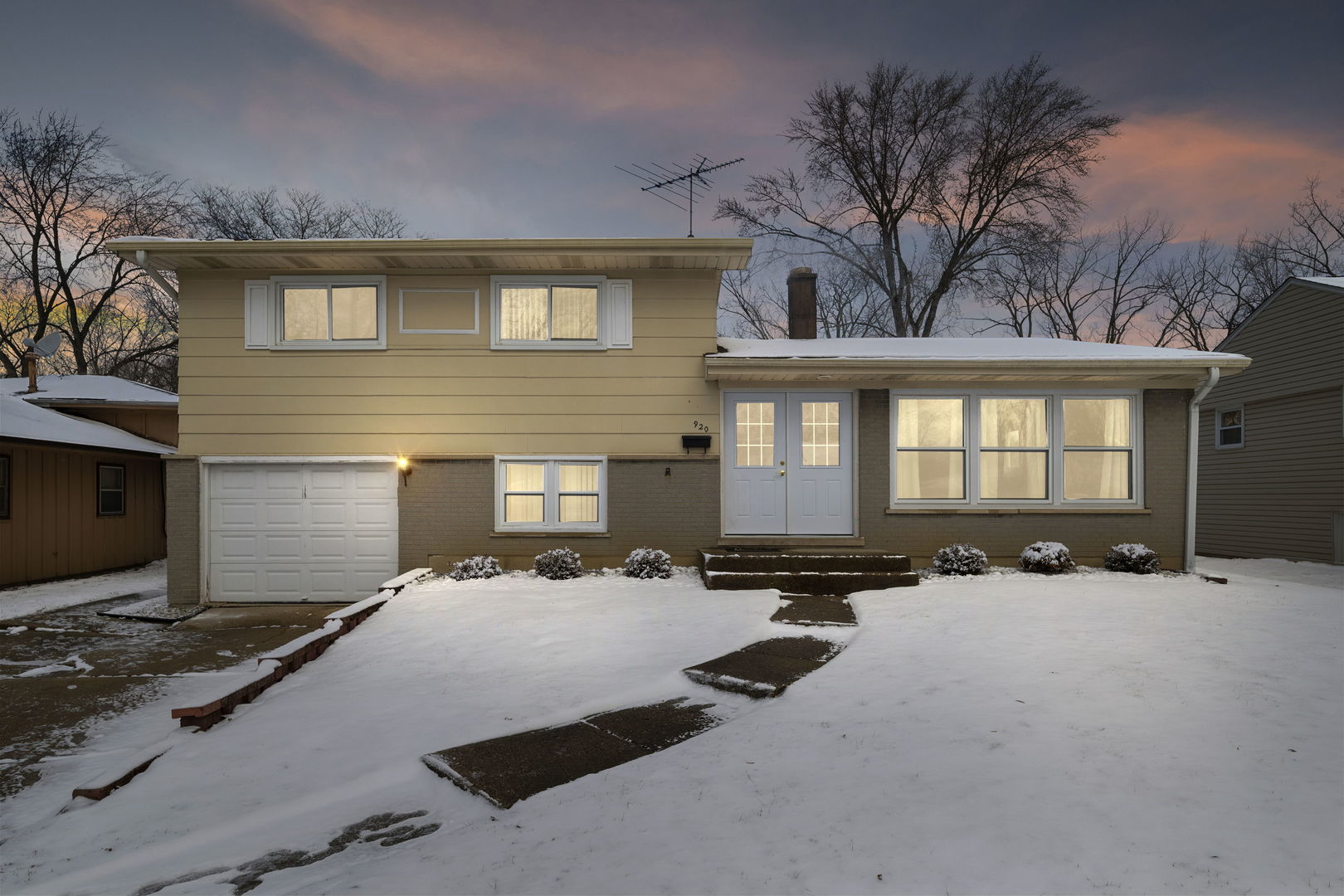 920 Valley Stream Drive, Wheeling, IL 60090