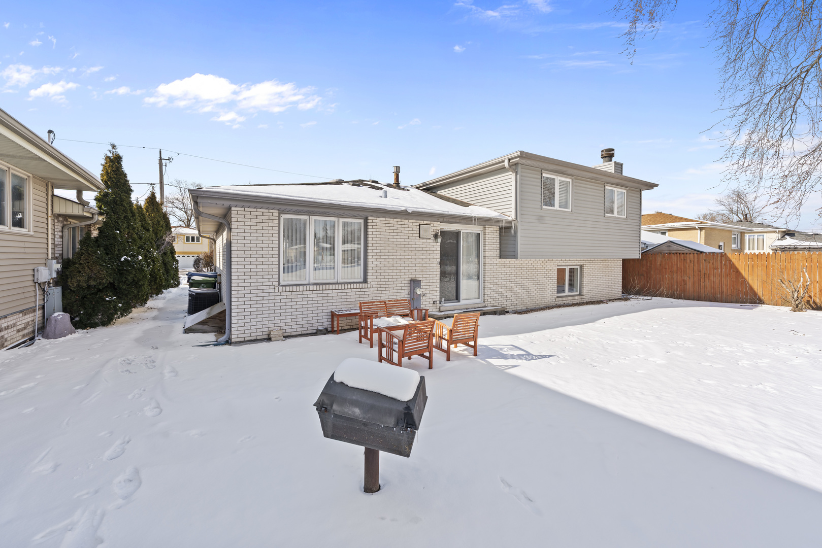 9109 Crescent Court, Oak Lawn, IL 60453