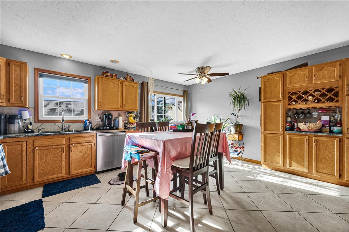 7 Lake Ridge Court, Bloomington, IL 61701