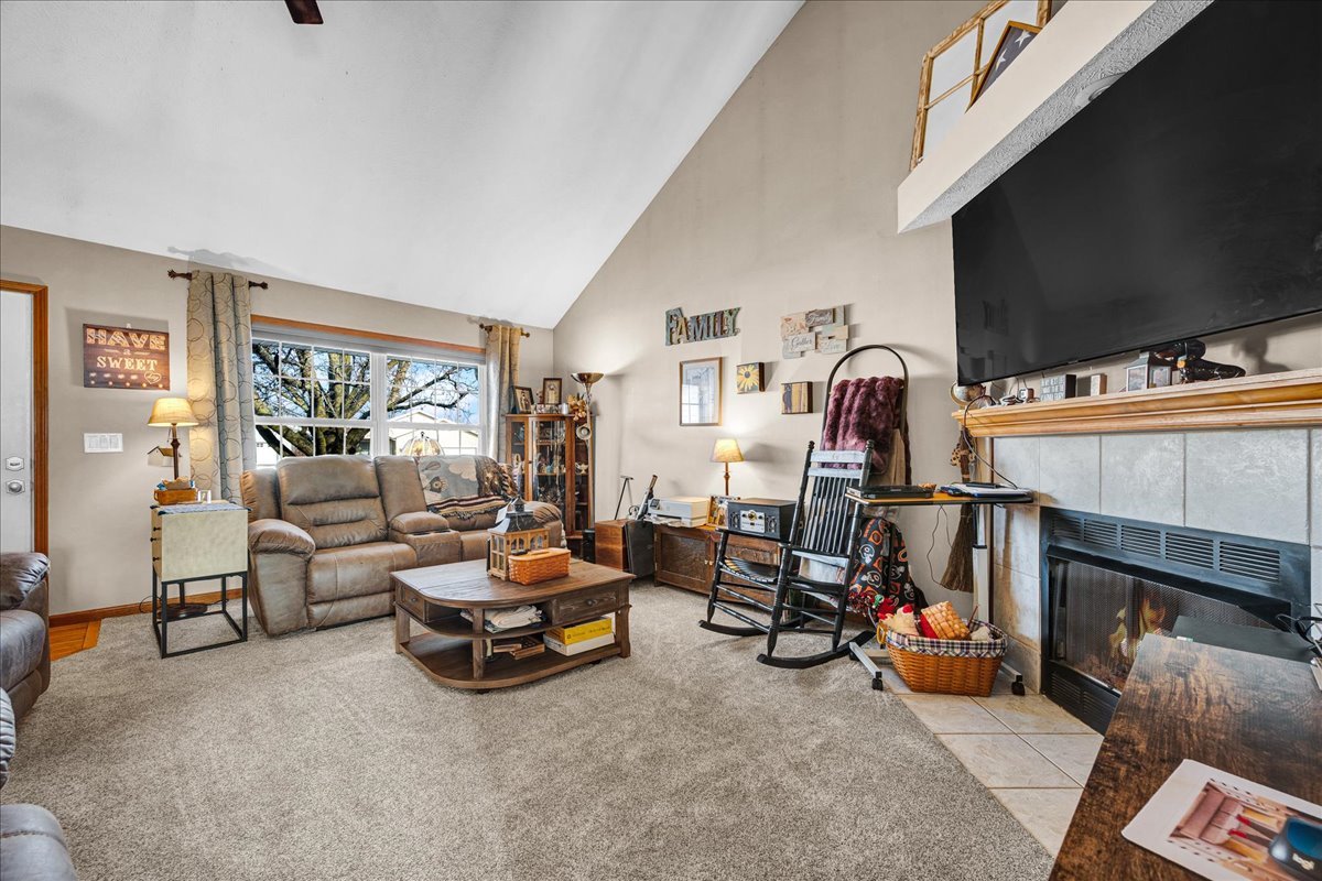 7 Lake Ridge Court, Bloomington, IL 61701