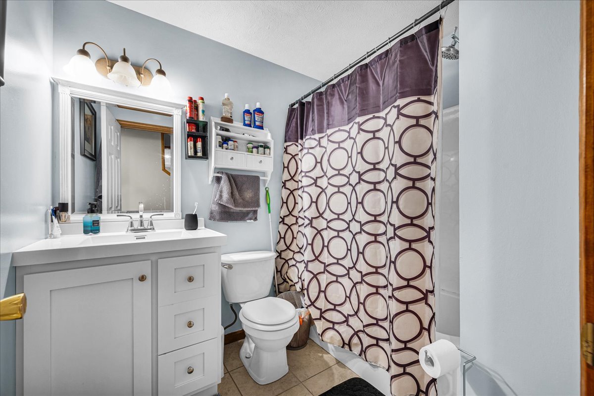 7 Lake Ridge Court, Bloomington, IL 61701