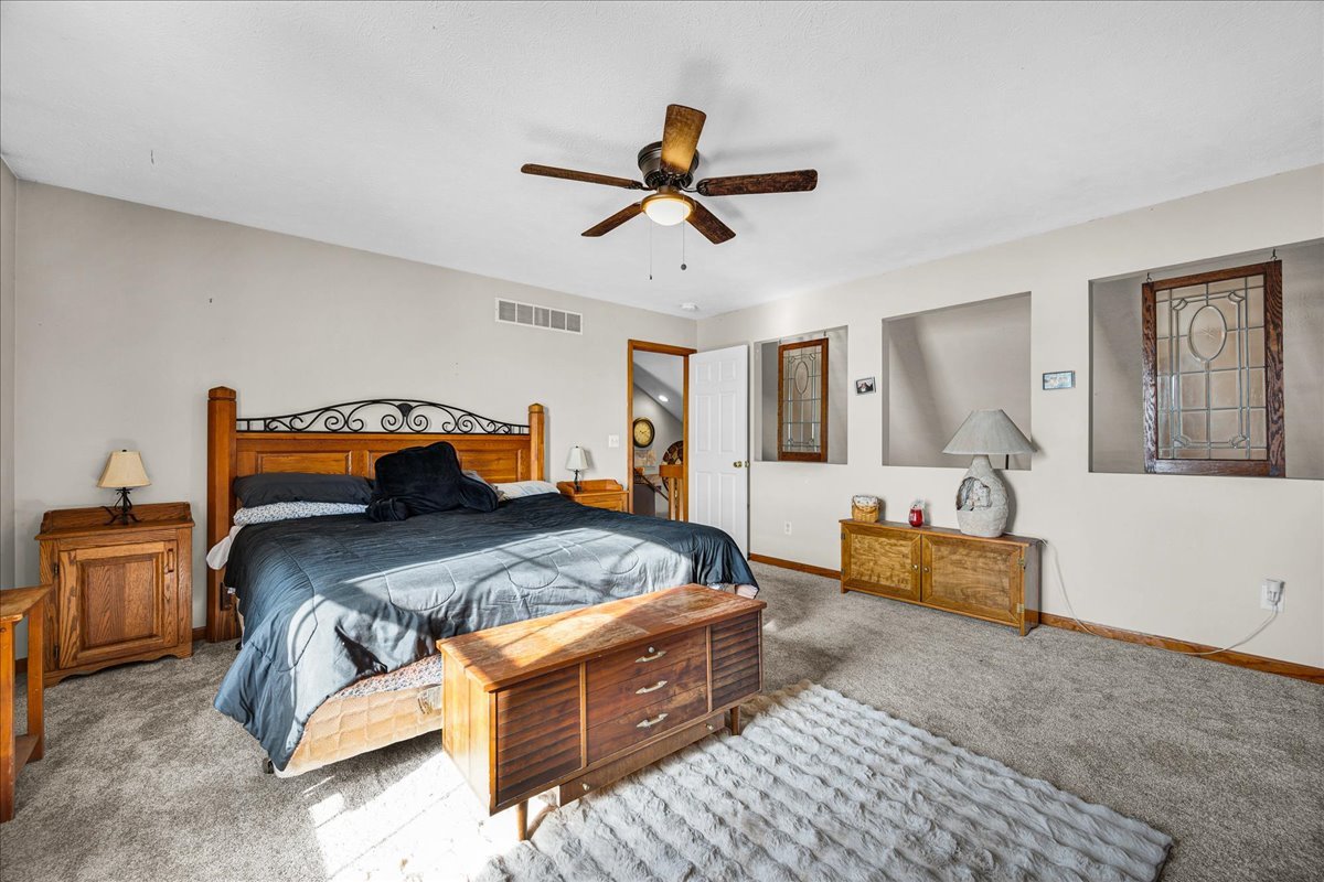 7 Lake Ridge Court, Bloomington, IL 61701