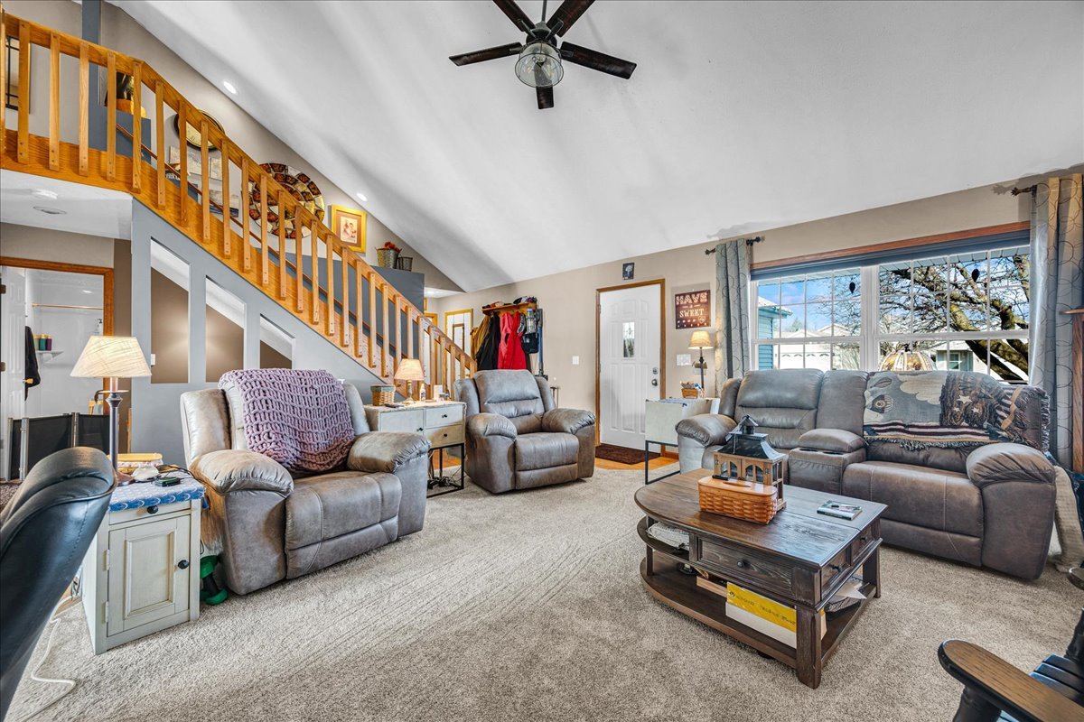 7 Lake Ridge Court, Bloomington, IL 61701