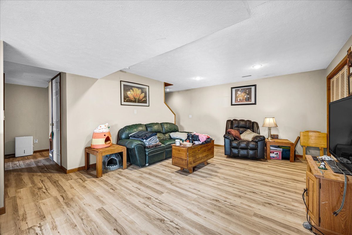 7 Lake Ridge Court, Bloomington, IL 61701