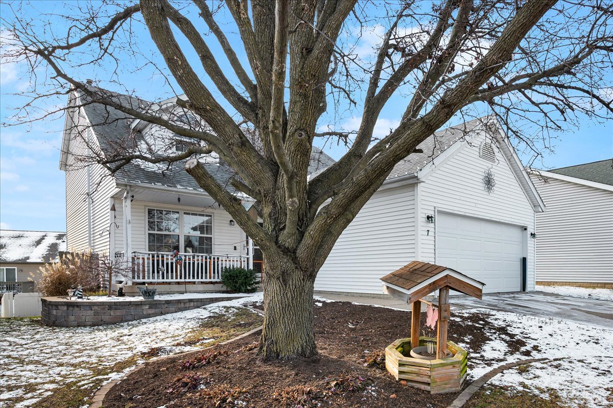 7 Lake Ridge Court, Bloomington, IL 61701