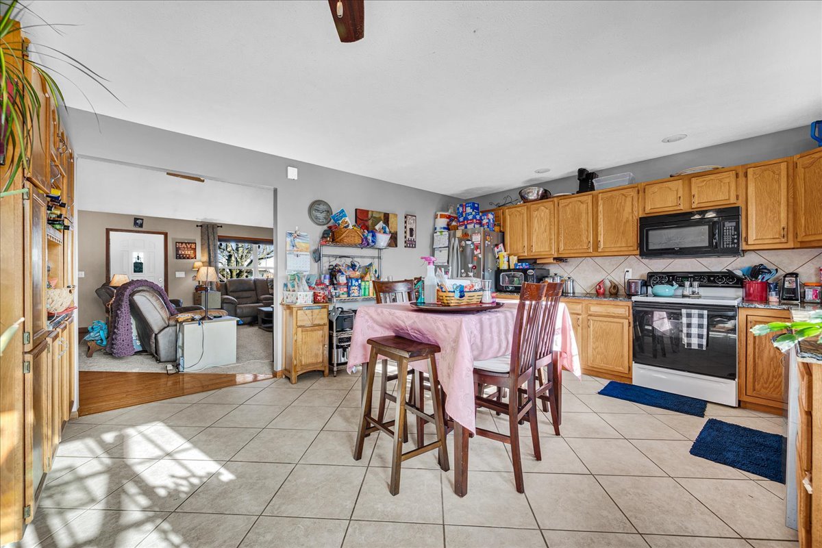 7 Lake Ridge Court, Bloomington, IL 61701