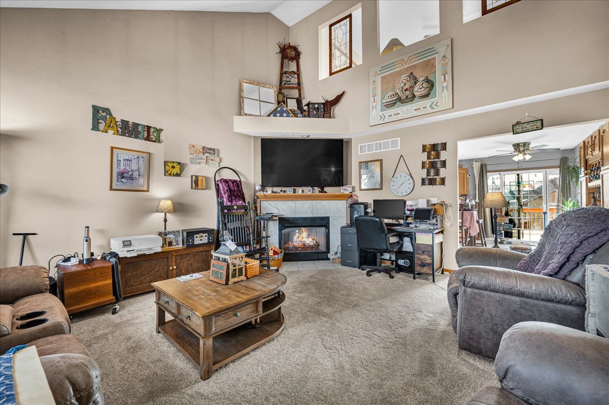 7 Lake Ridge Court, Bloomington, IL 61701