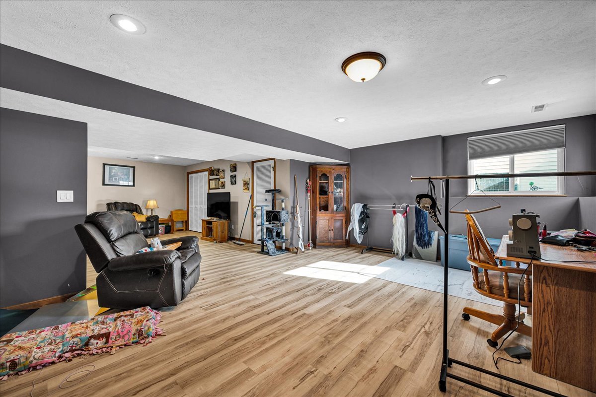 7 Lake Ridge Court, Bloomington, IL 61701