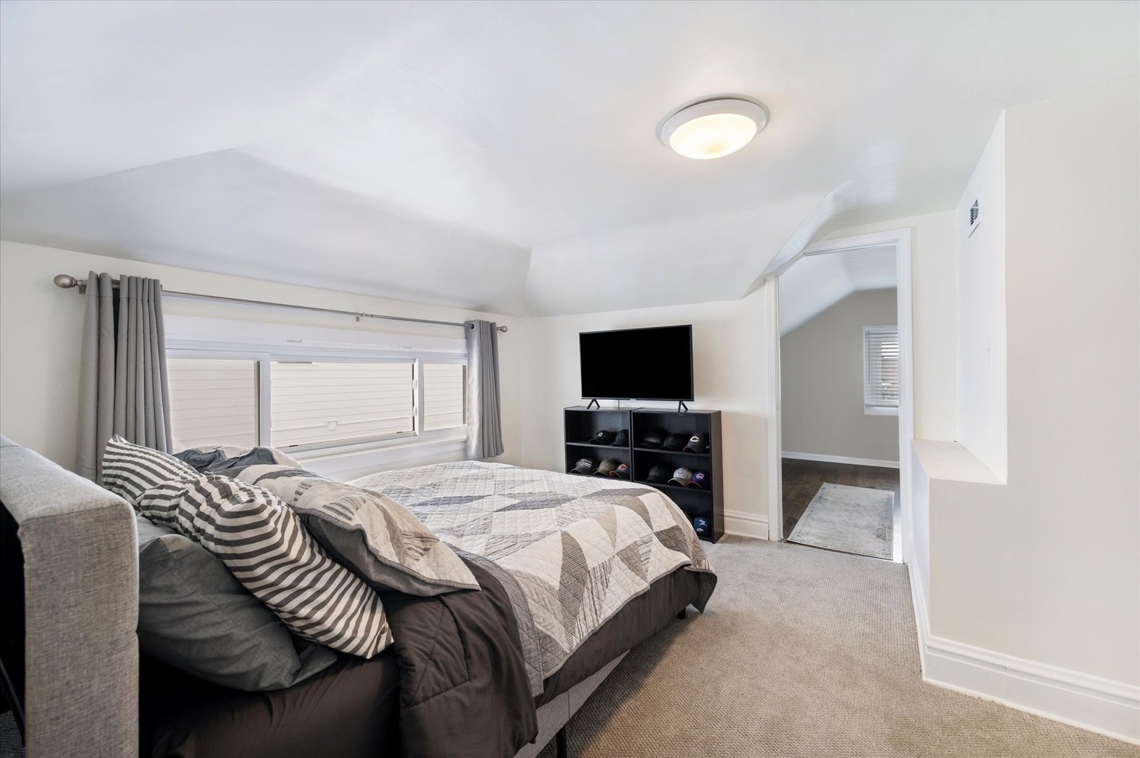 272 N Willow Road, Elmhurst, IL 60126