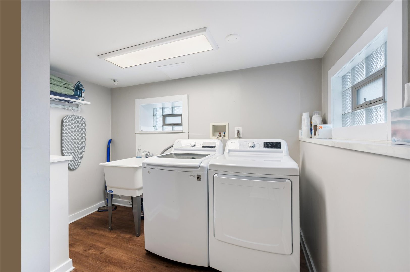 272 N Willow Road, Elmhurst, IL 60126