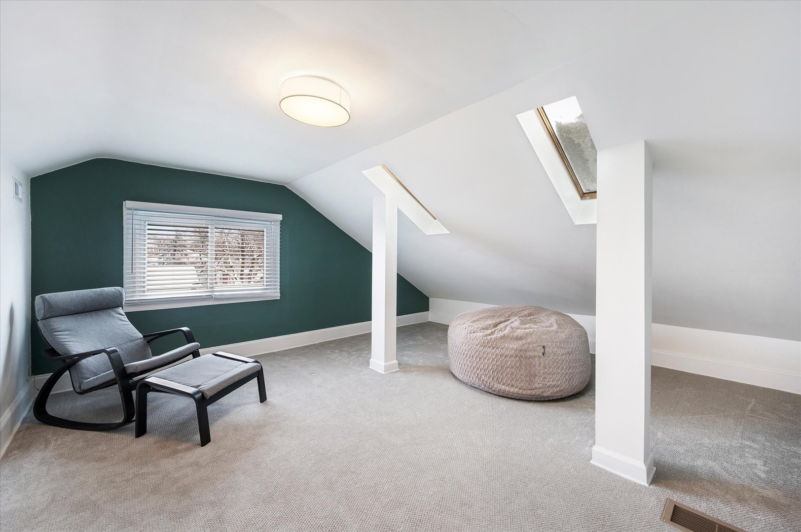 272 N Willow Road, Elmhurst, IL 60126