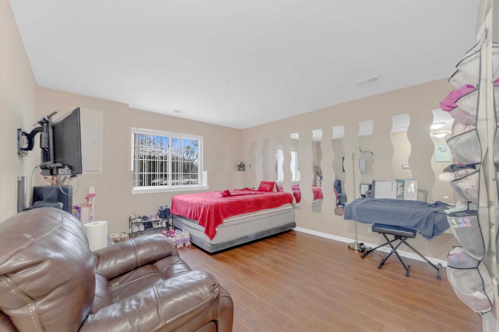 15 E WILLOW Road, Wheeling, IL 60090