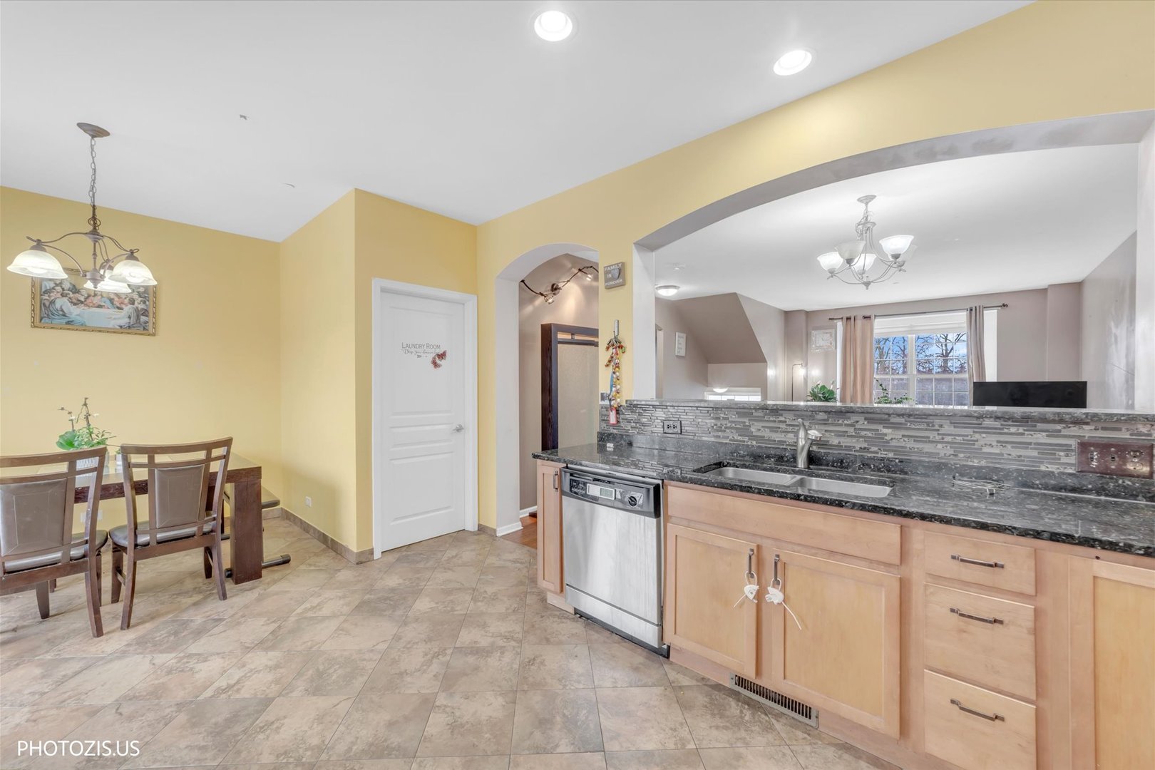 15 E WILLOW Road, Wheeling, IL 60090