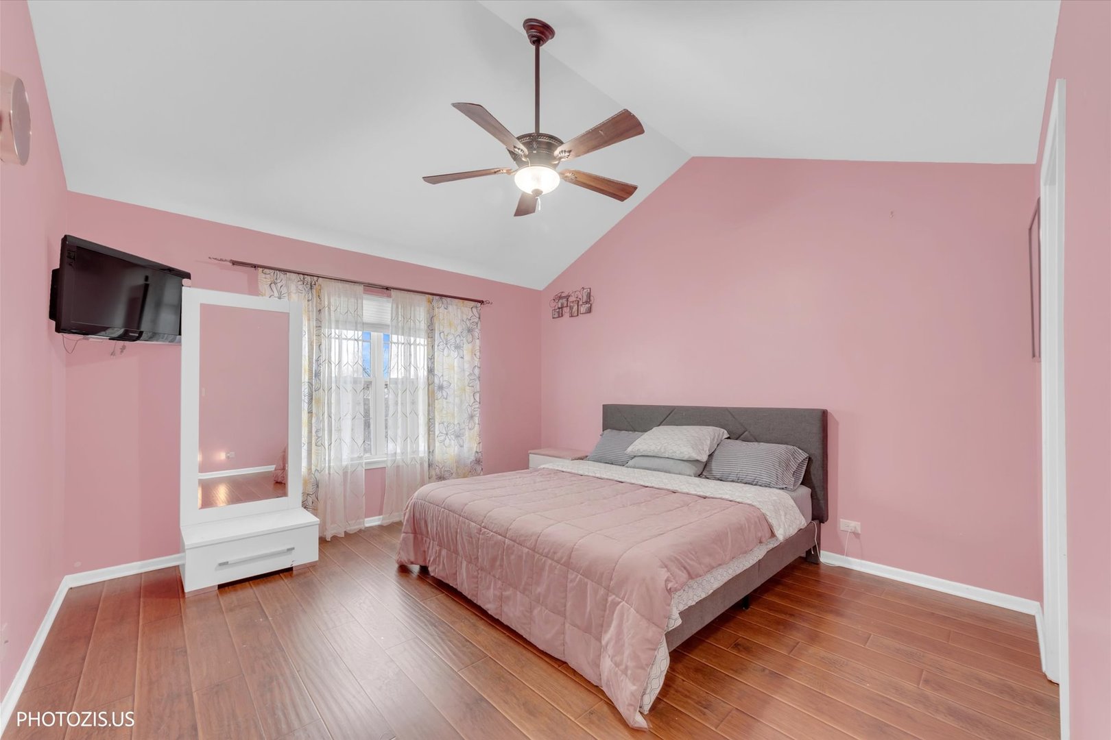 15 E WILLOW Road, Wheeling, IL 60090