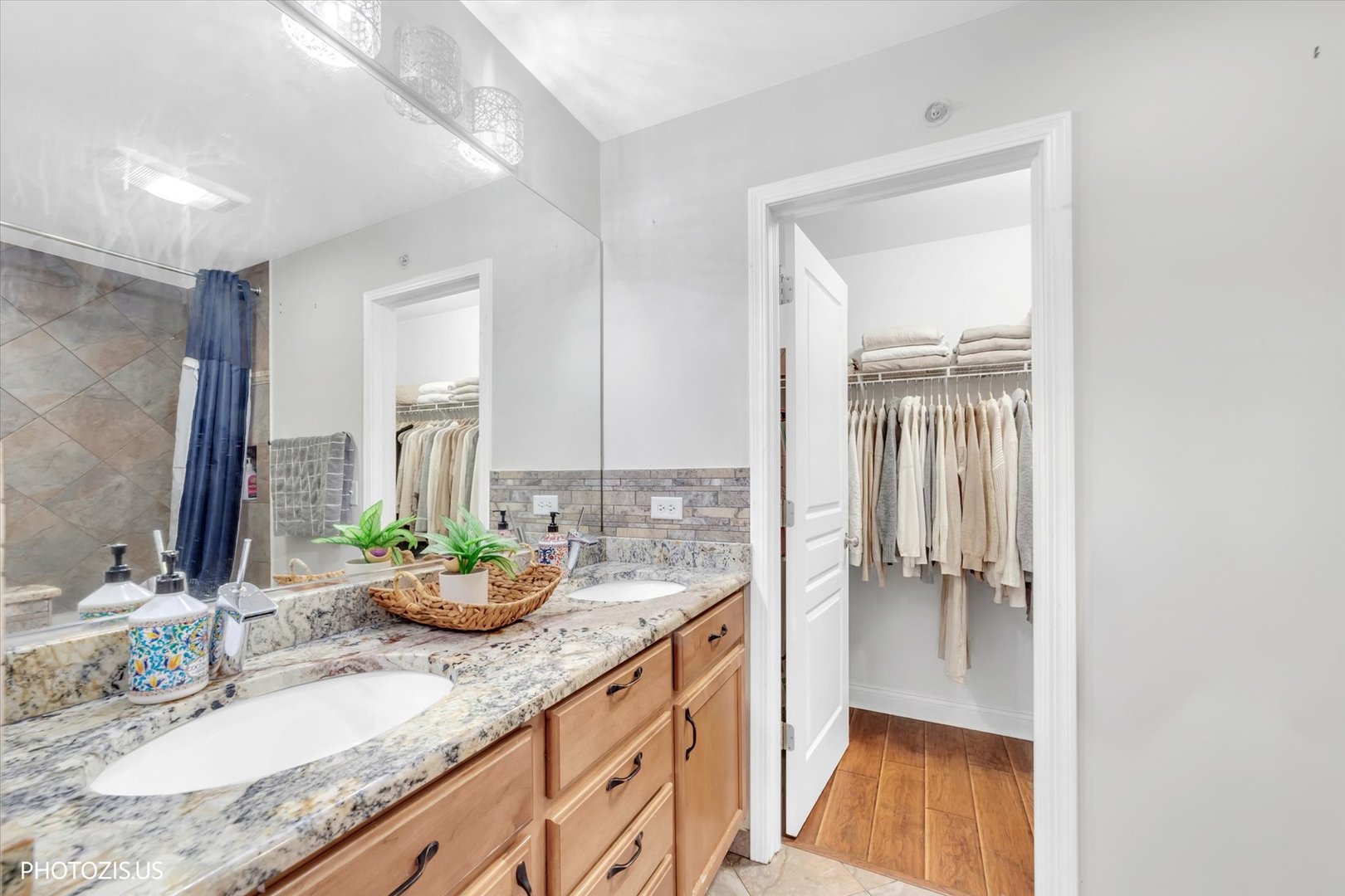 15 E WILLOW Road, Wheeling, IL 60090