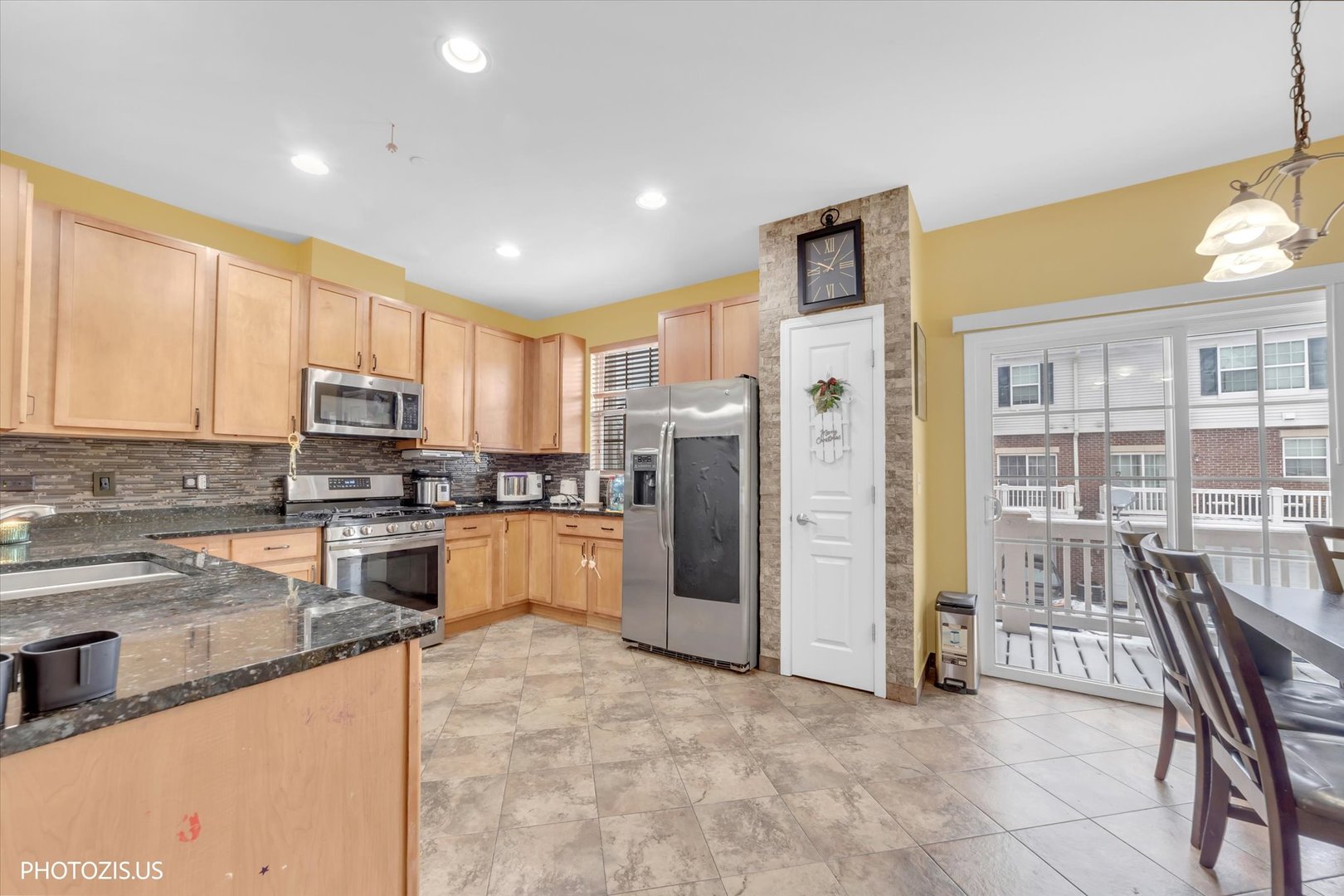 15 E WILLOW Road, Wheeling, IL 60090