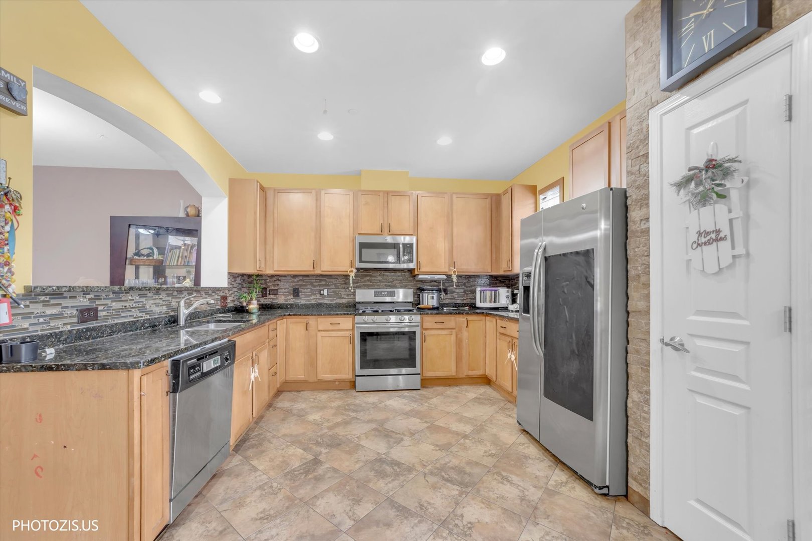 15 E WILLOW Road, Wheeling, IL 60090