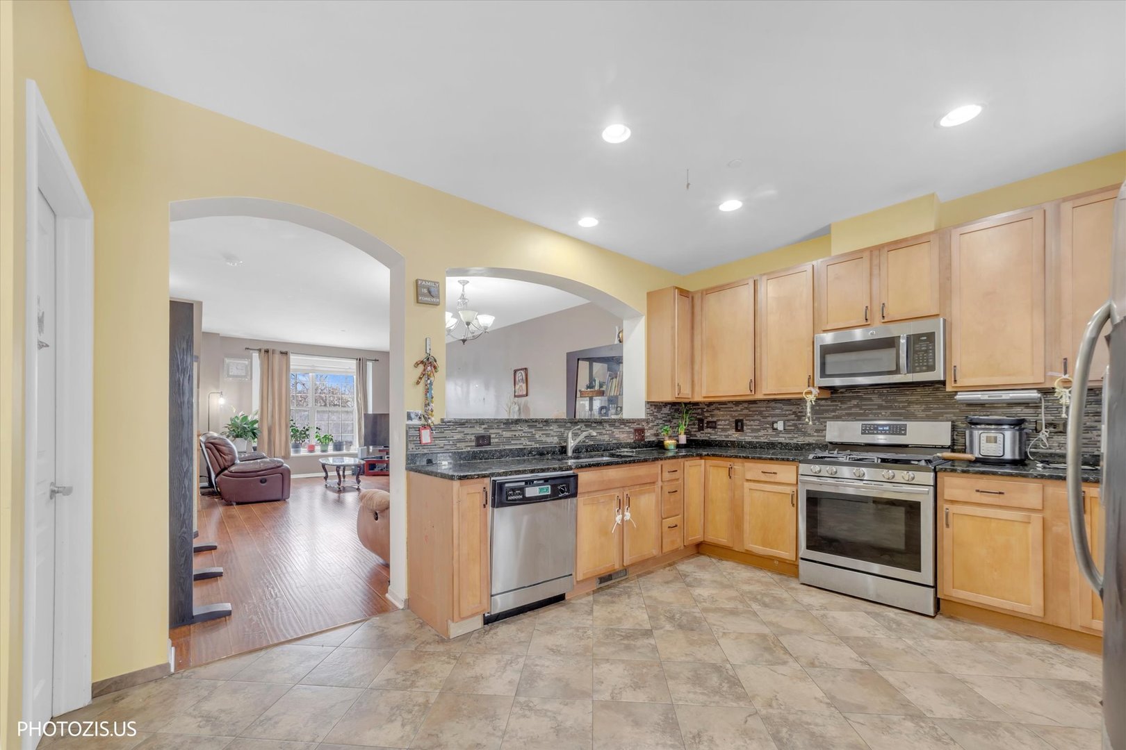 15 E WILLOW Road, Wheeling, IL 60090