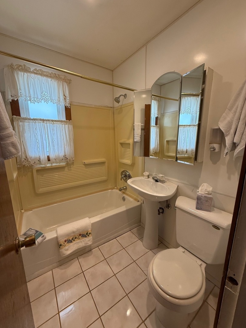 2521 Dakota Road, Waukegan, IL 60087