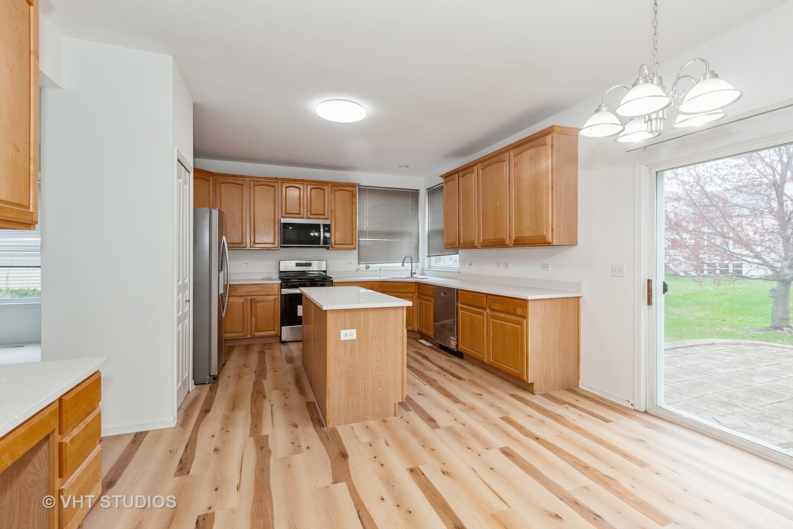 1110 OAKHILL Drive, Aurora, IL 60502