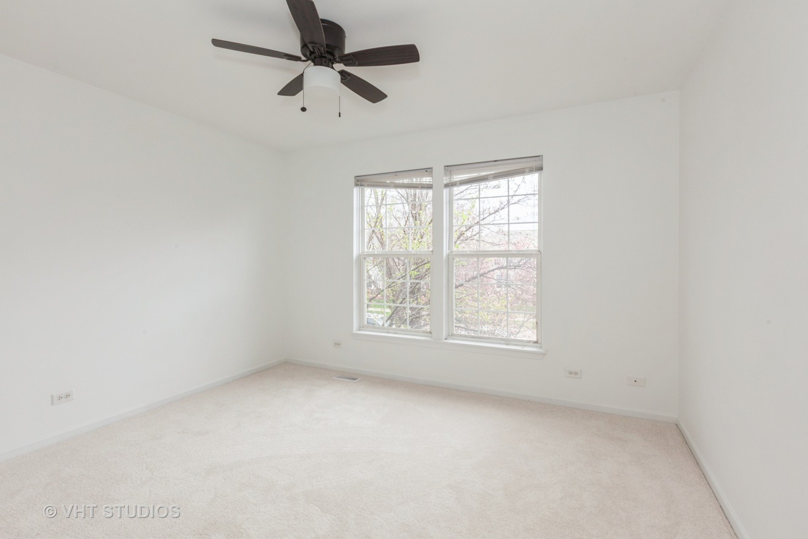 1110 OAKHILL Drive, Aurora, IL 60502