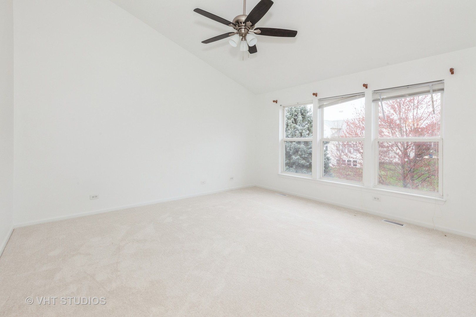 1110 OAKHILL Drive, Aurora, IL 60502