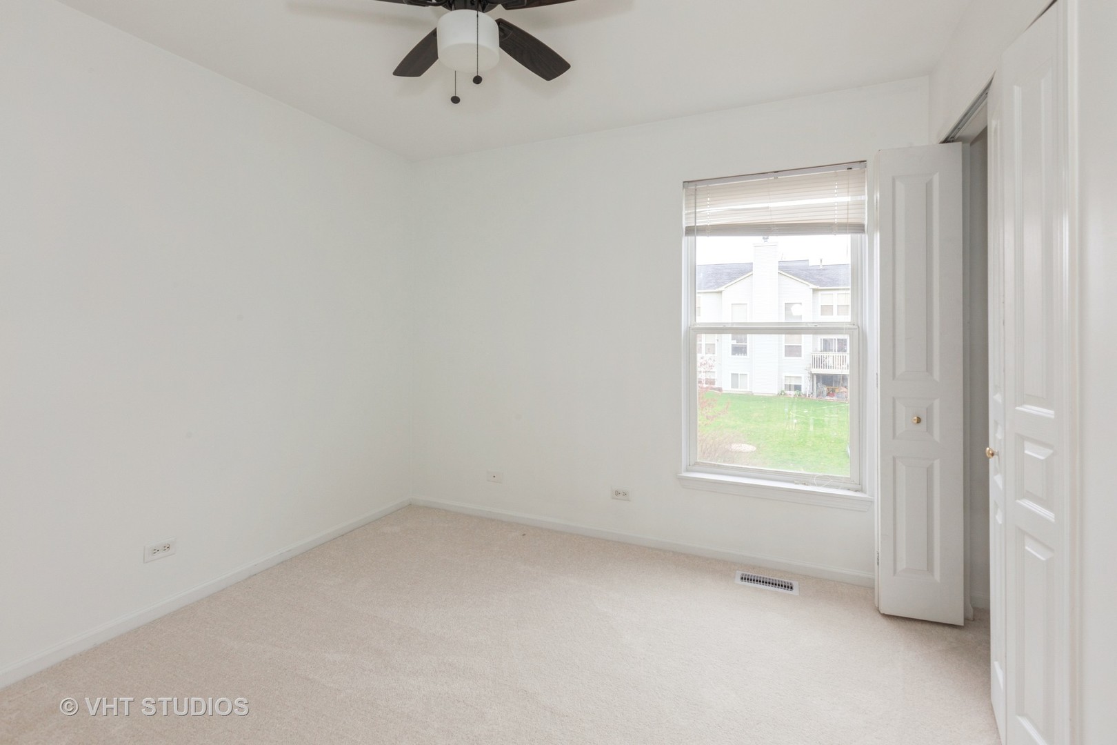 1110 OAKHILL Drive, Aurora, IL 60502