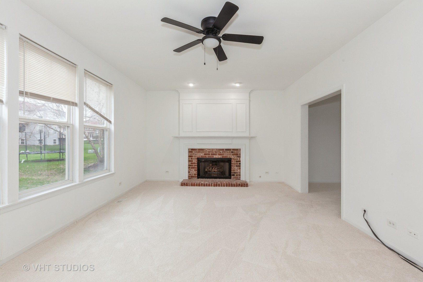 1110 OAKHILL Drive, Aurora, IL 60502