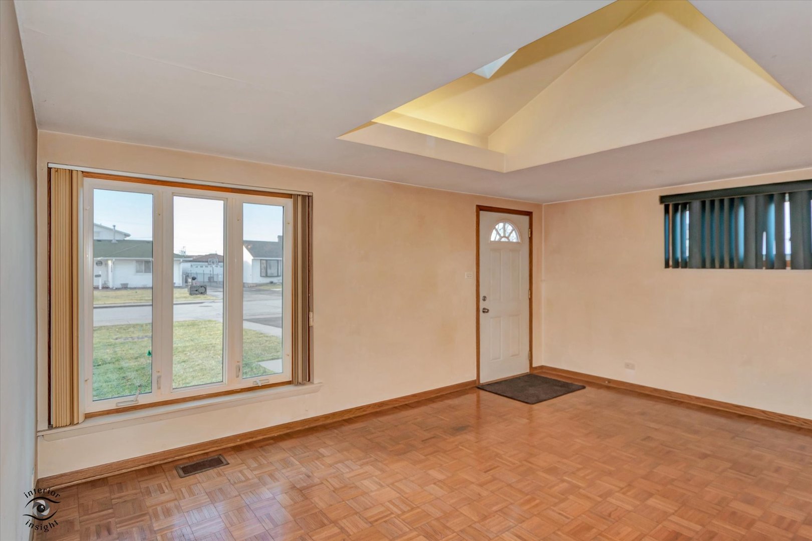 8859 S Main Street, Hometown, IL 60456