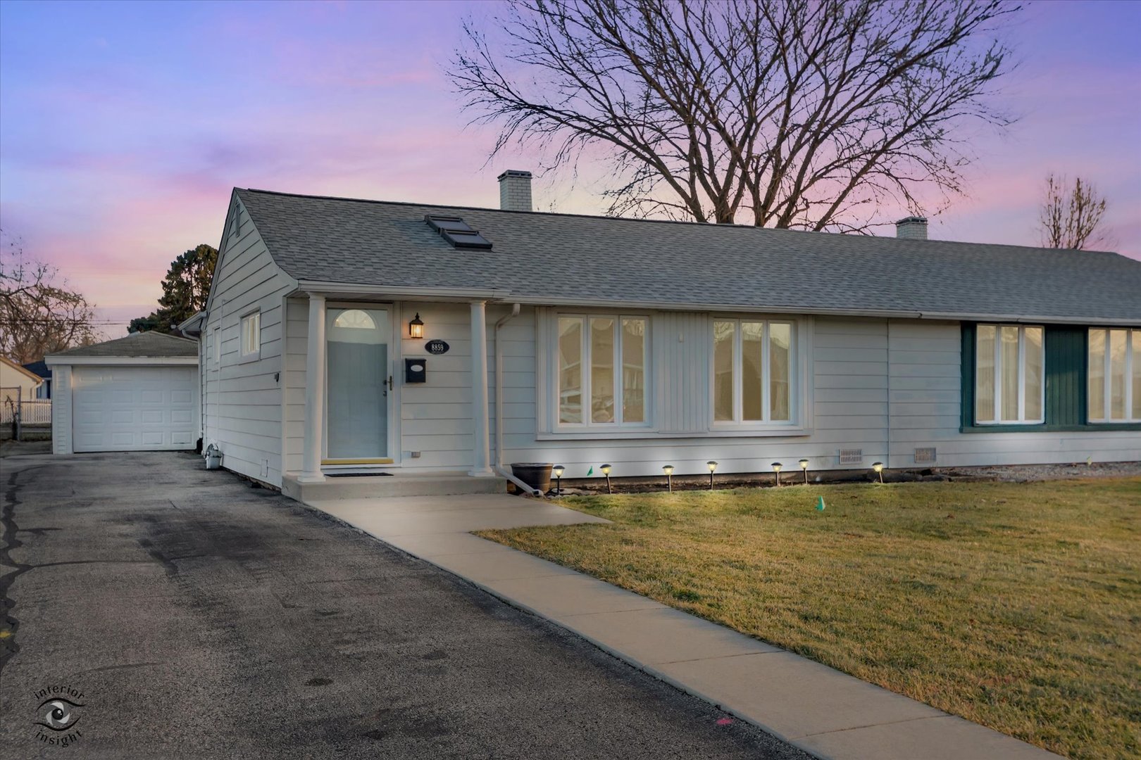 8859 S Main Street, Hometown, IL 60456