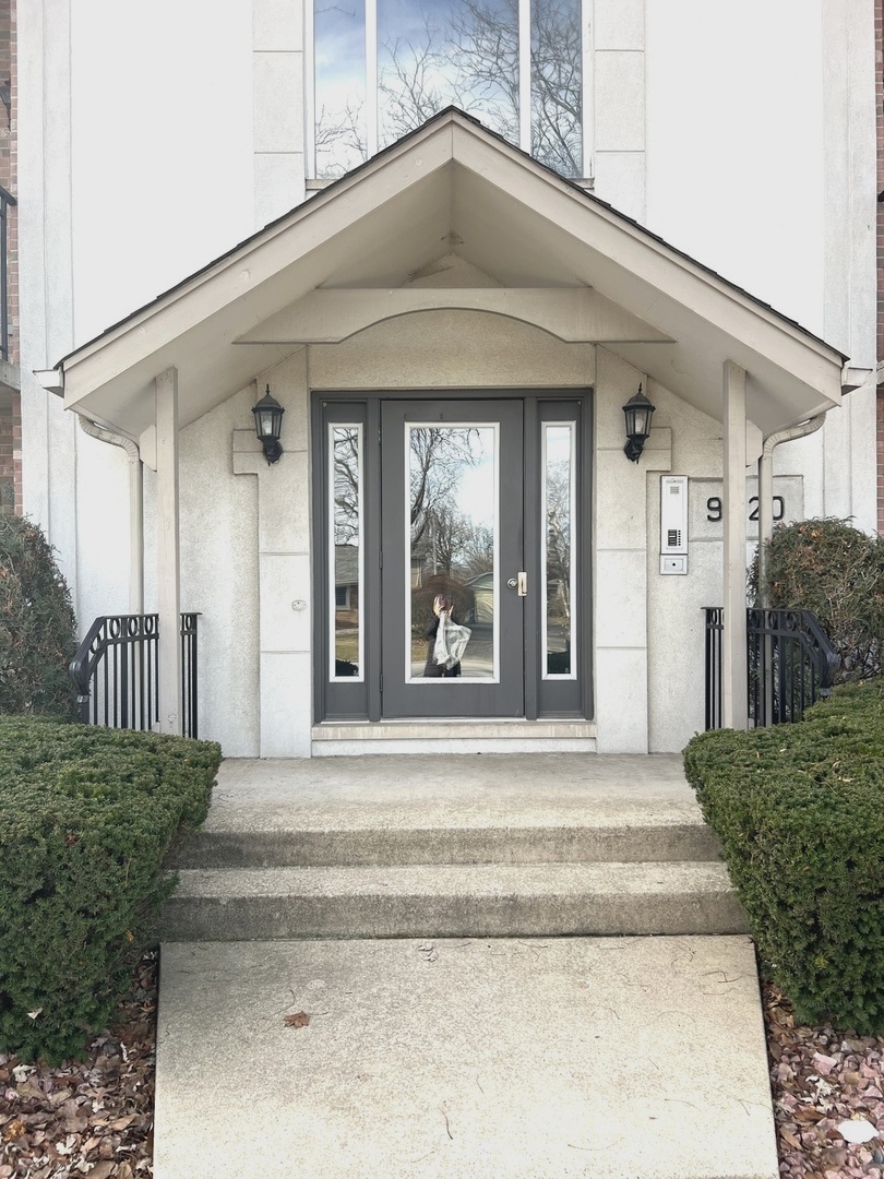 9420 S 77th Court #2E, Hickory Hills, IL 60457