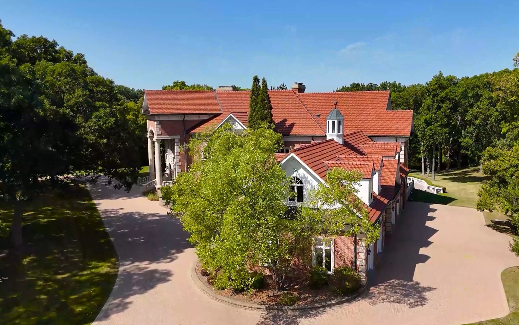 94 Hawthorne Road, Barrington Hills, IL 60010