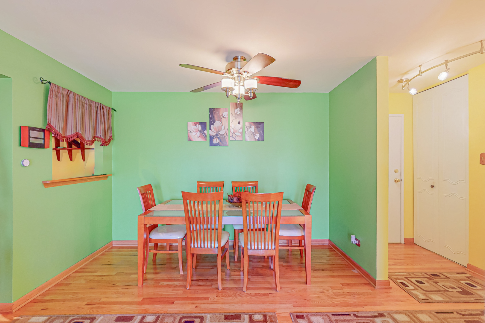 659 E Fullerton Avenue #209, Glendale Heights, IL 60139