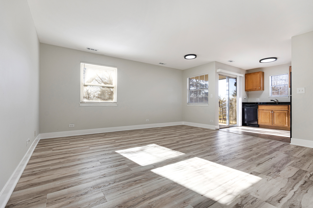 59 Gant Circle #H, Streamwood, IL 60107