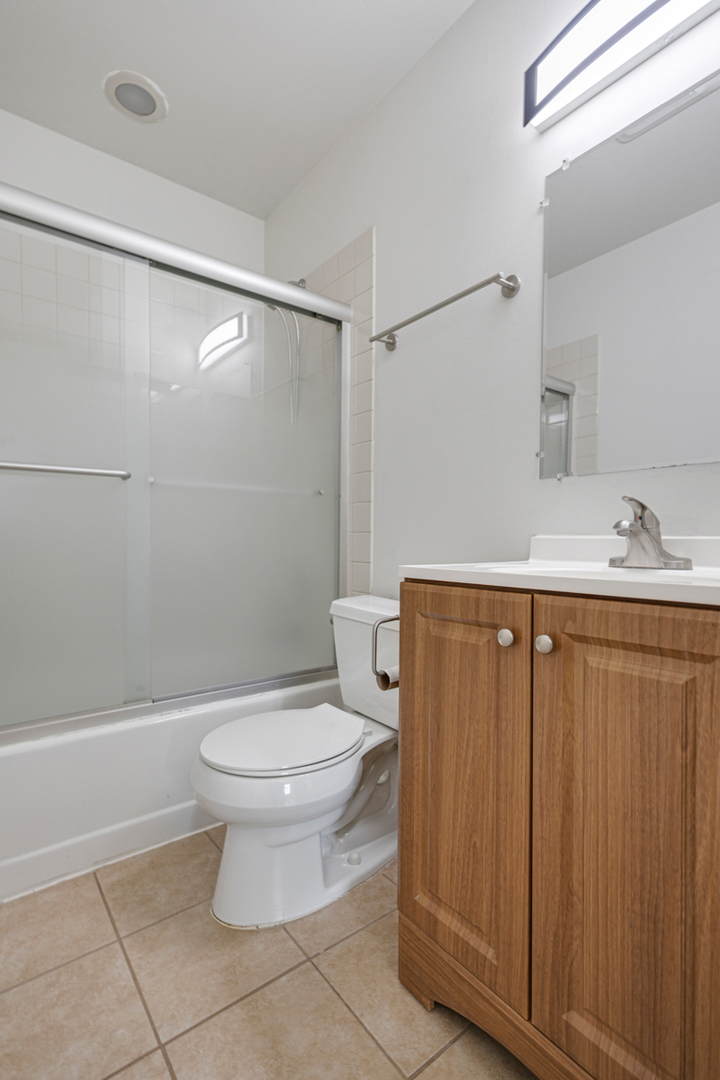 59 Gant Circle #H, Streamwood, IL 60107