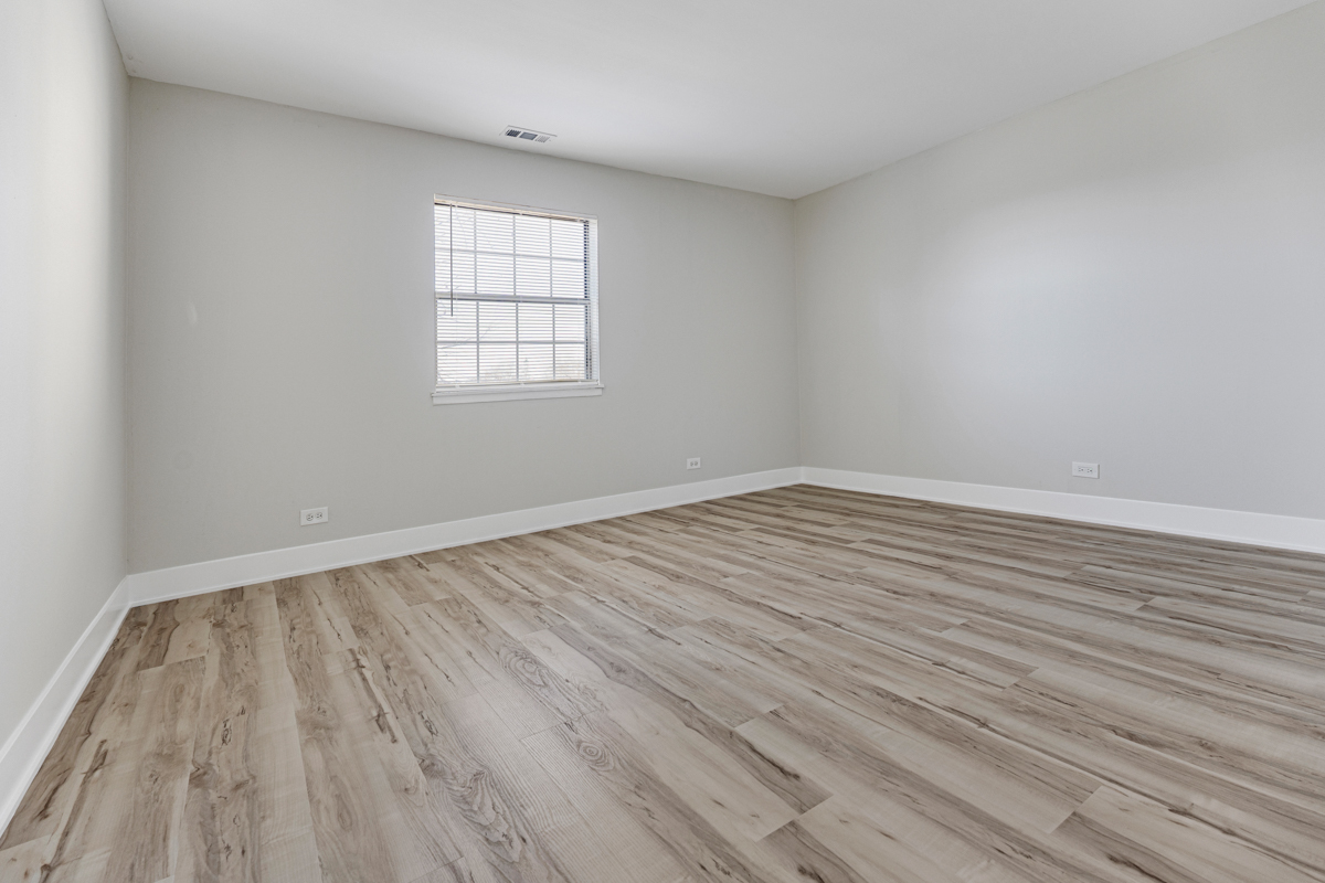 59 Gant Circle #H, Streamwood, IL 60107