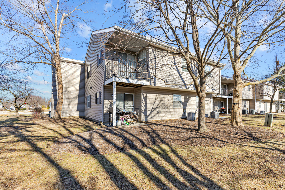 59 Gant Circle #H, Streamwood, IL 60107