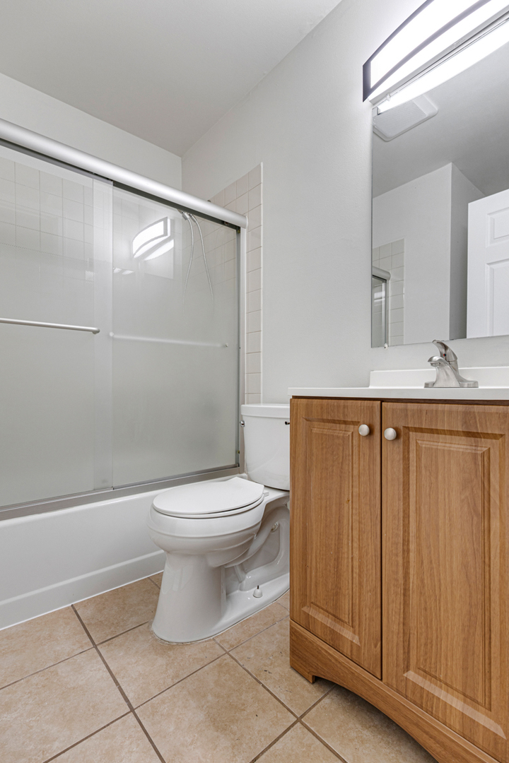 59 Gant Circle #H, Streamwood, IL 60107