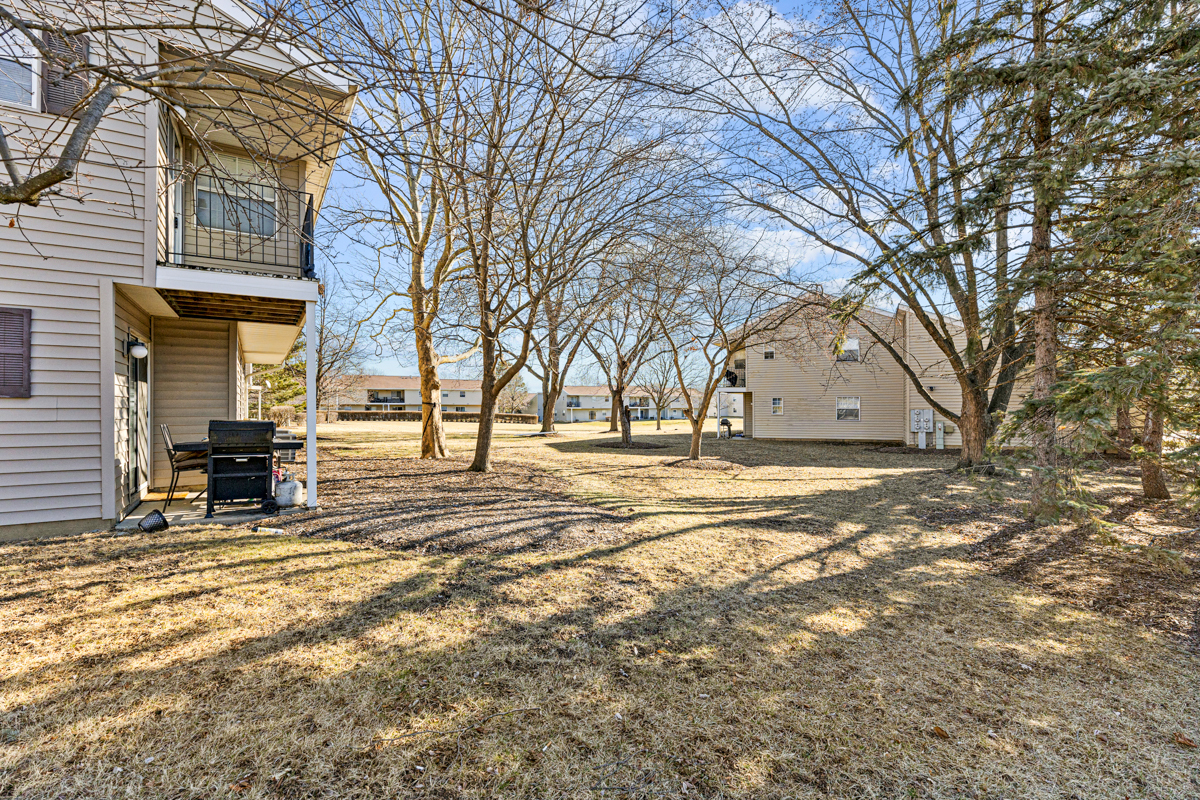 59 Gant Circle #H, Streamwood, IL 60107