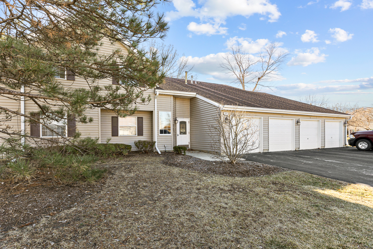 59 Gant Circle #H, Streamwood, IL 60107