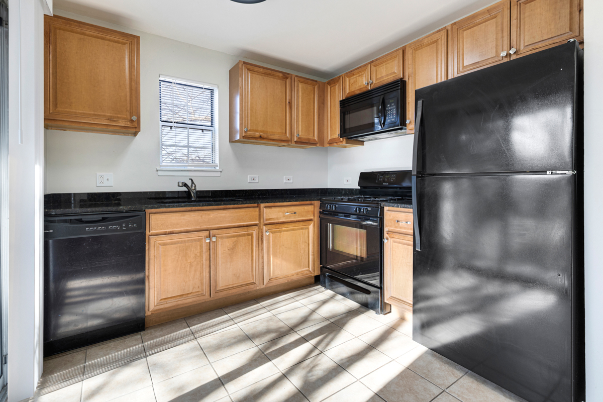 59 Gant Circle #H, Streamwood, IL 60107