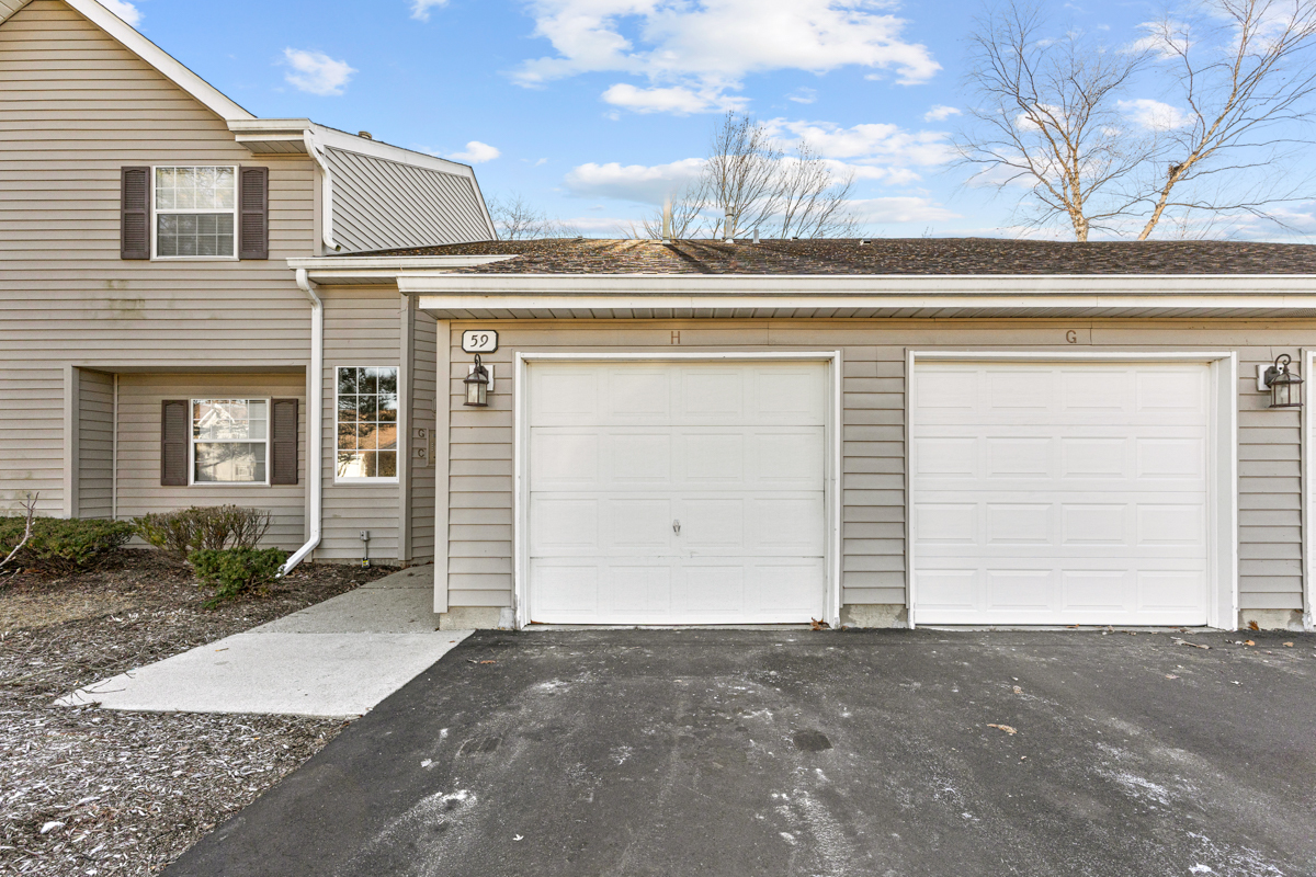 59 Gant Circle #H, Streamwood, IL 60107