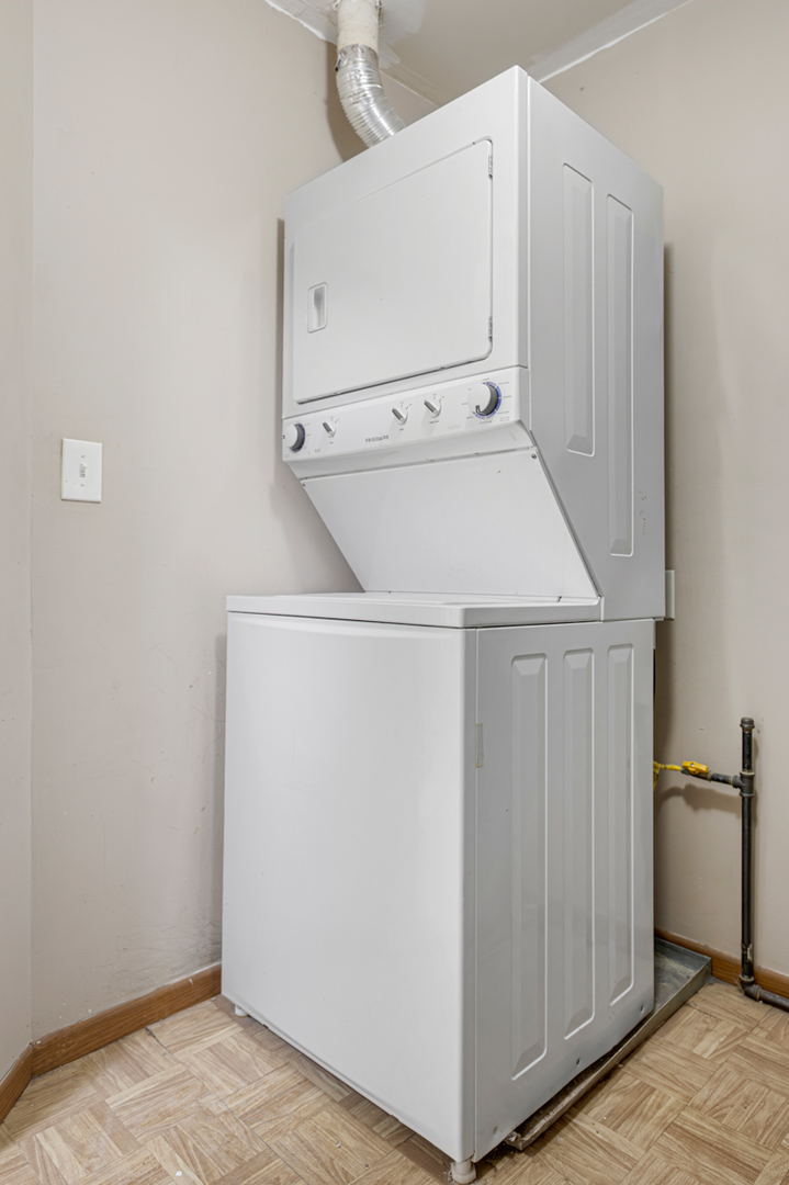 59 Gant Circle #H, Streamwood, IL 60107