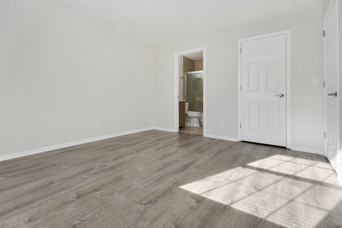 63 N Victoria Lane #A, Streamwood, IL 60107