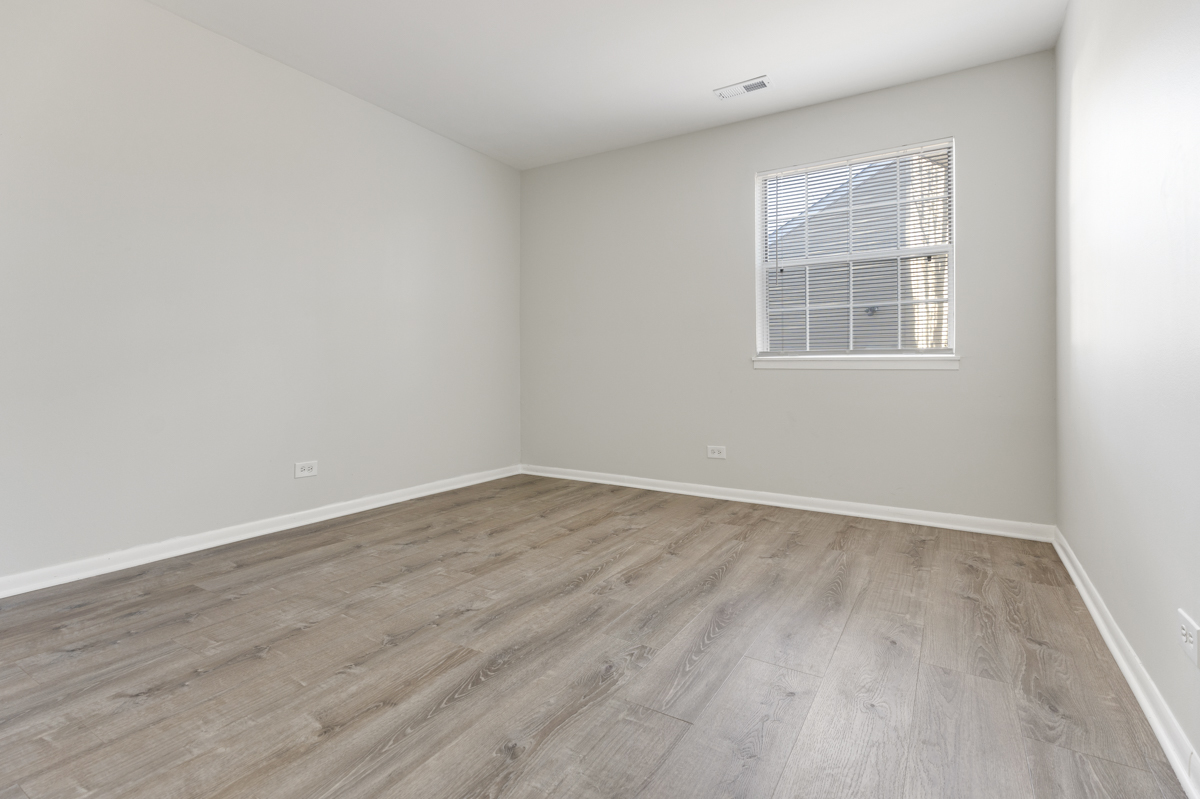 63 N Victoria Lane #A, Streamwood, IL 60107