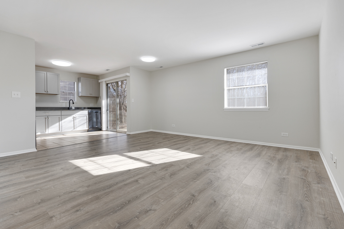 63 N Victoria Lane #A, Streamwood, IL 60107