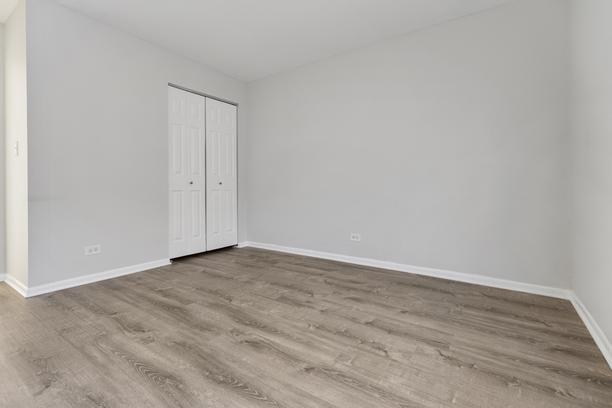 63 N Victoria Lane #A, Streamwood, IL 60107