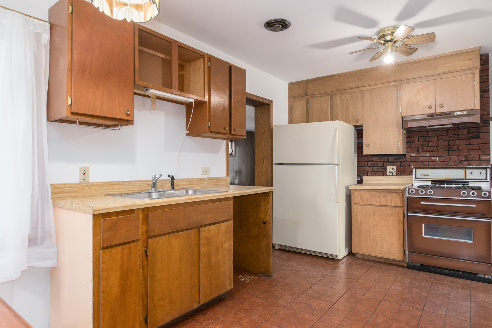 7340 W Keeney Street, Niles, IL 60714