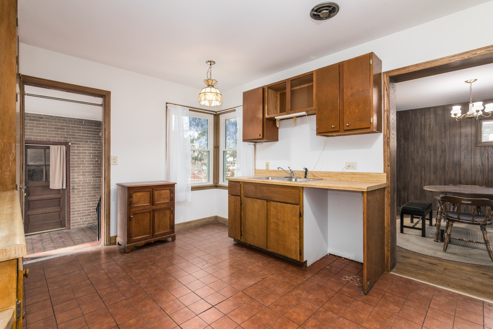 7340 W Keeney Street, Niles, IL 60714