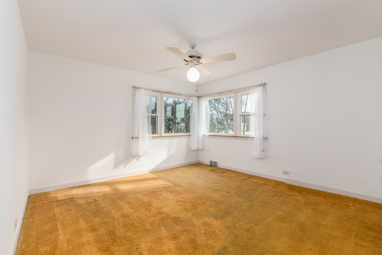 7340 W Keeney Street, Niles, IL 60714